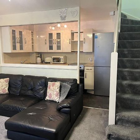 London 1 Bed Cosy House Apartment Norwood ภายนอก รูปภาพ