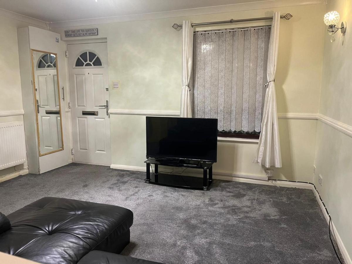 London 1 Bed Cosy House Apartment Norwood ภายนอก รูปภาพ